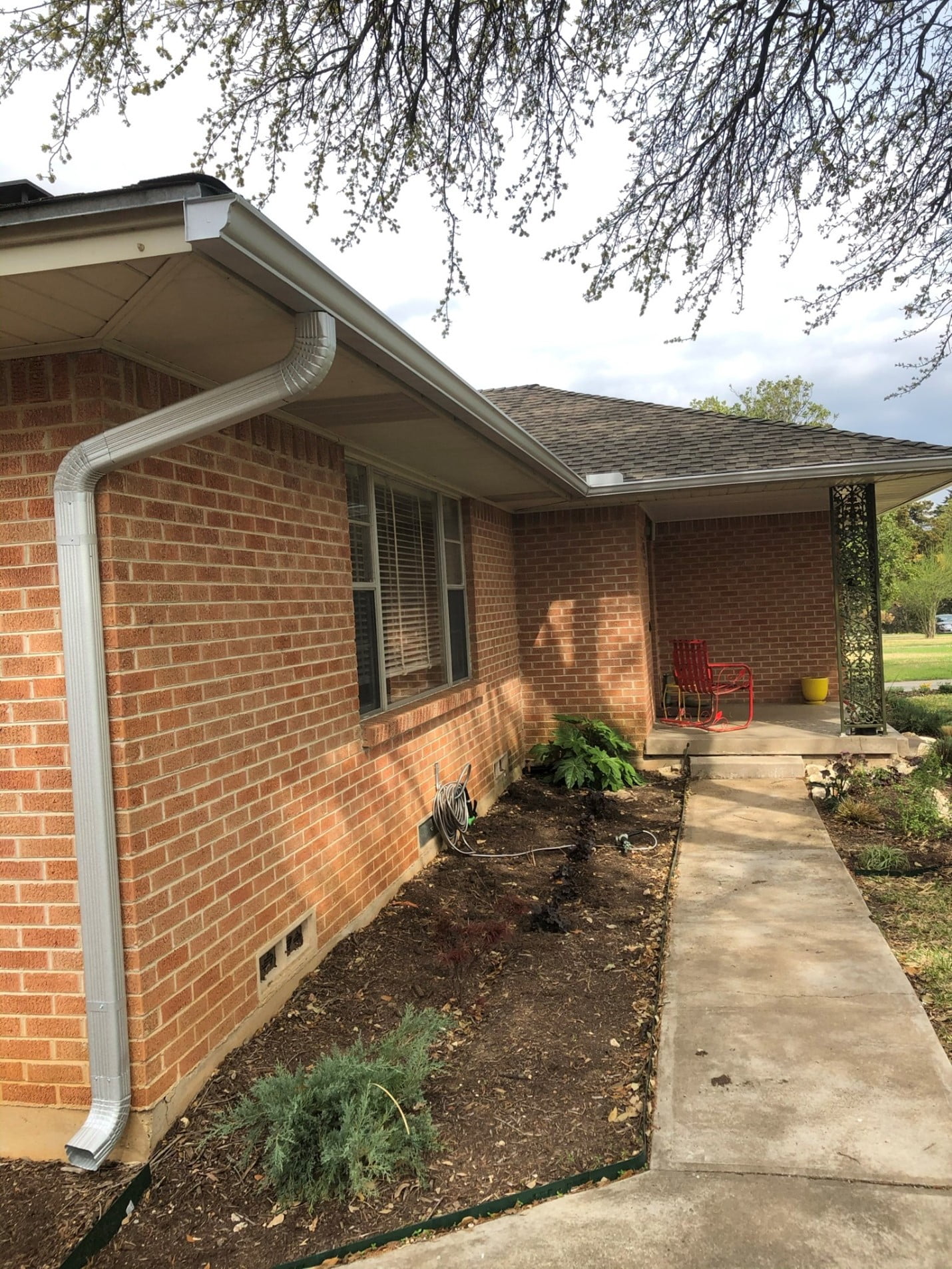 Seamless Gutter Installers Near Dallas & Fort Wort