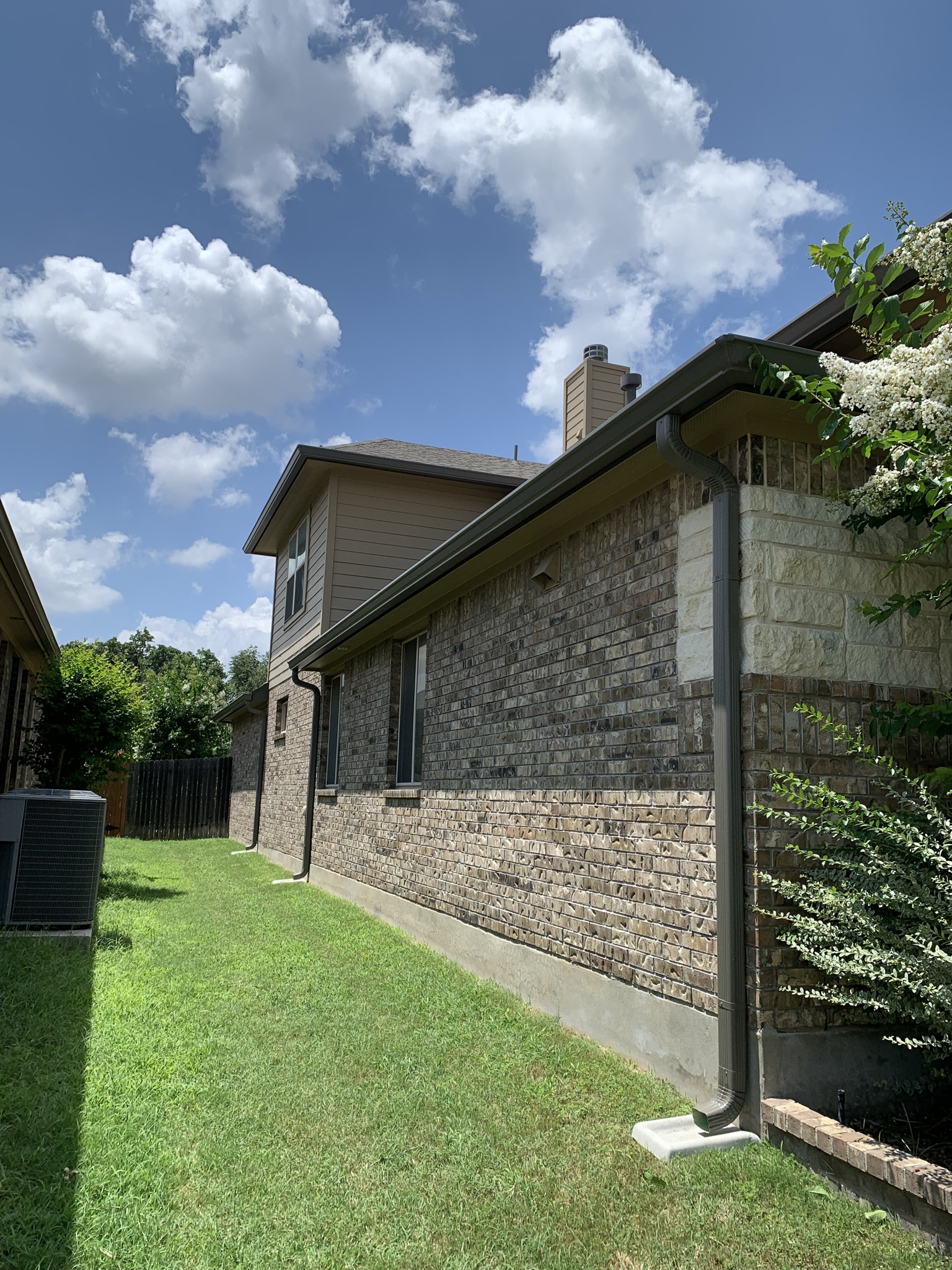 Gutter Cleaning Cost in Dallas, TX